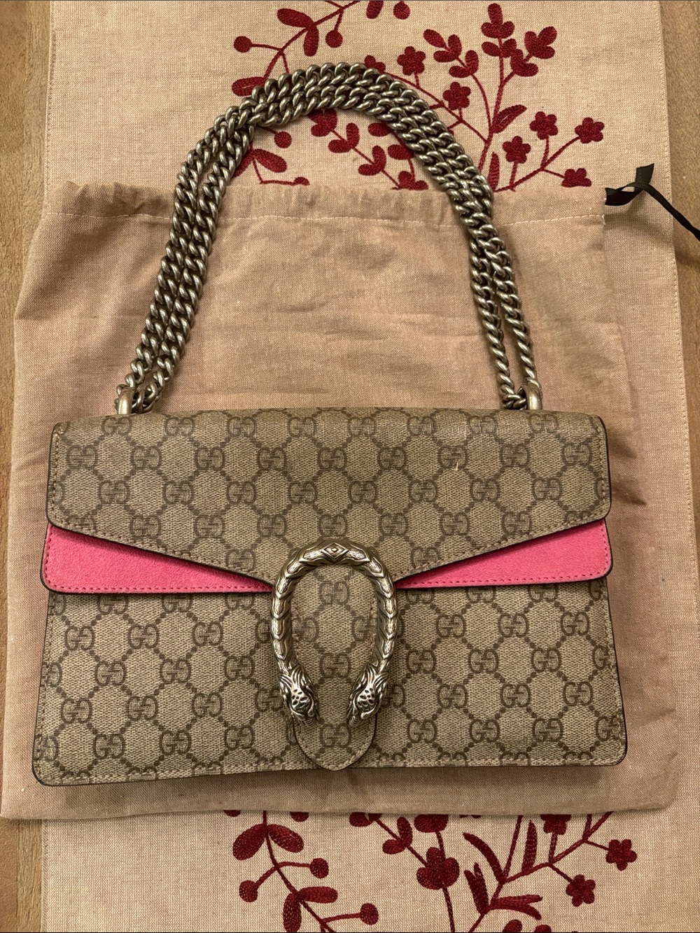 Gucci GG Supreme Beige and Pink Dionysus Shoulder Bag AUTHENTIC. Dust bag incl.